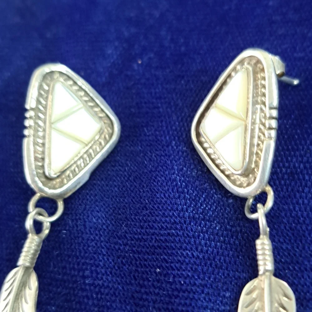 Vintage Native American Mother of Pearl Sterling Silver Feather Earrings - Picture 4 of 13